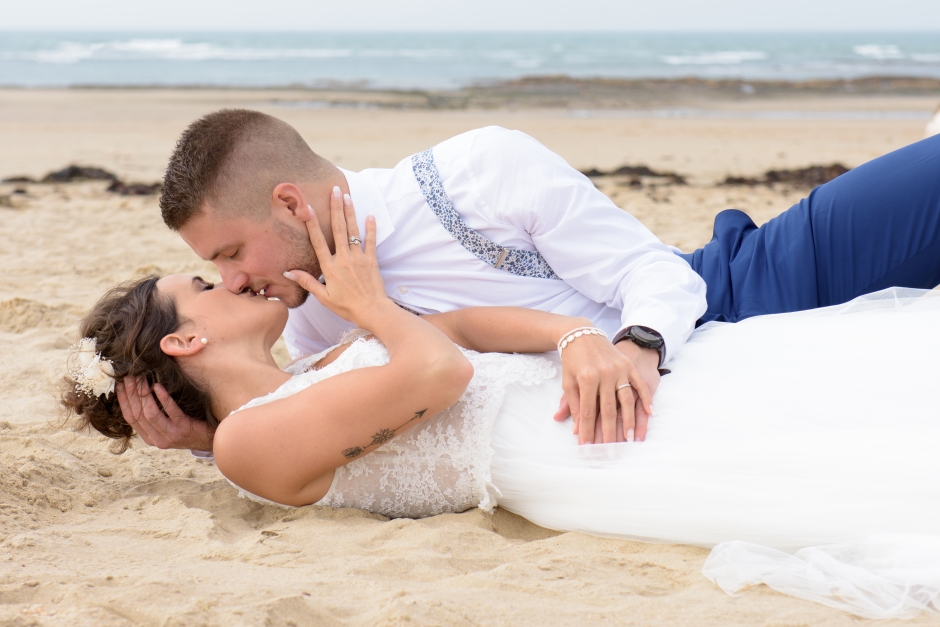 Photo de mariage sur une plage en Vendée